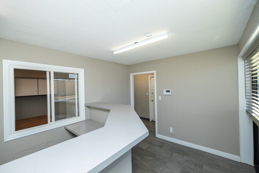 More Photos Of 130 E 10th Ave, South Hutchinson Industrial For Sale