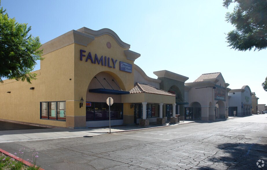 Primary Photo Of 2860-3090 Cochran St, Simi Valley Unknown For Lease