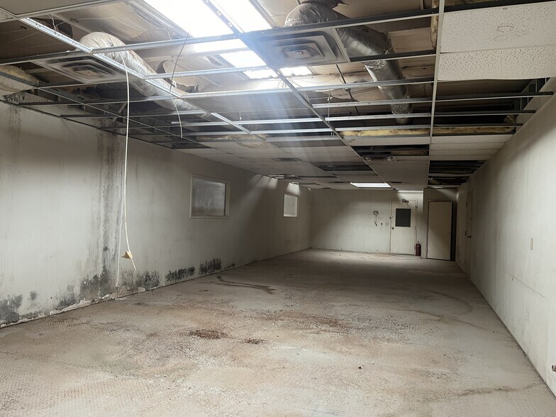 More Photos Of 1012 E Waylon Jennings Blvd, Littlefield Industrial For Sale