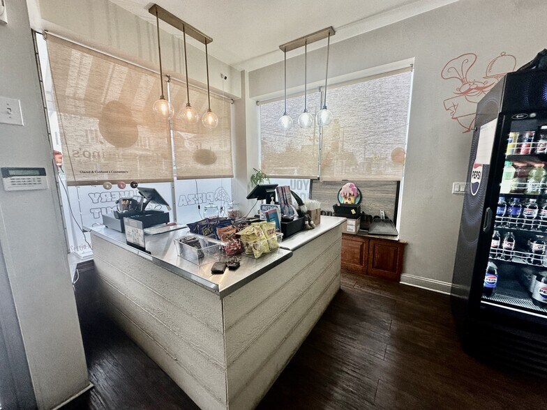 More Photos Of 136 Hamilton Ave, Greenwich Storefront Retail Residential For Lease