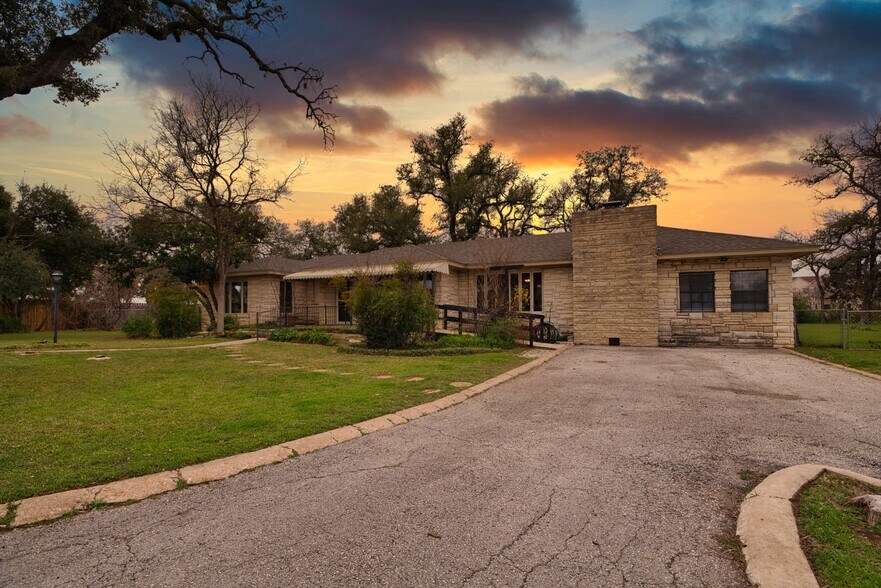 More Photos Of 508 N Lee St, Round Rock Office For Sale