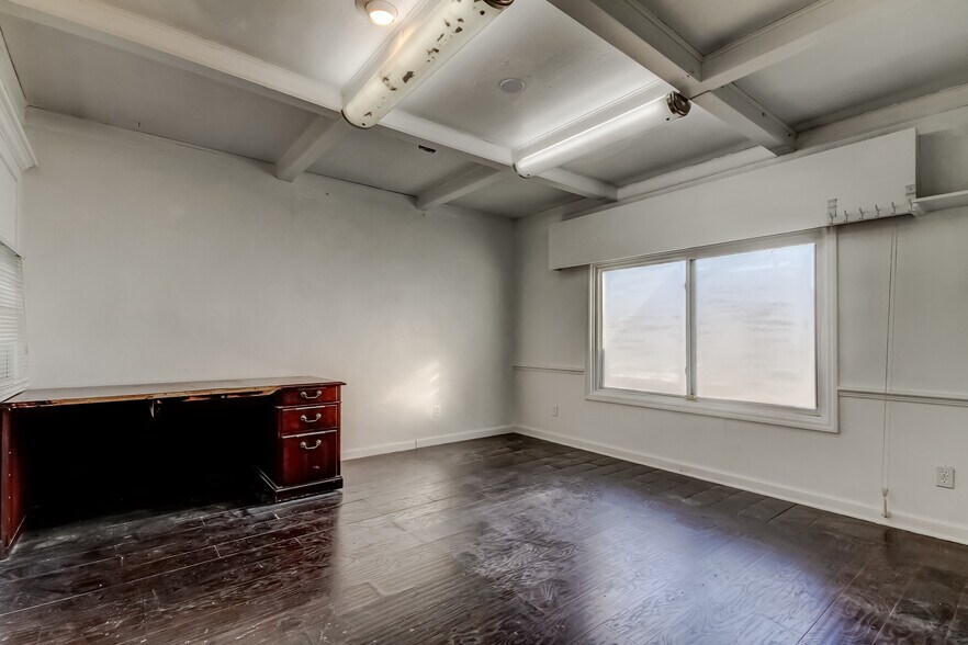 More Photos Of 4539 Mile Stretch Dr, Holiday Office For Sale