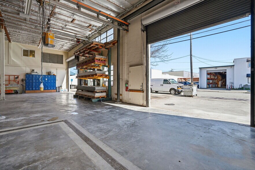 More Photos Of 916 American St, San Carlos Warehouse For Lease