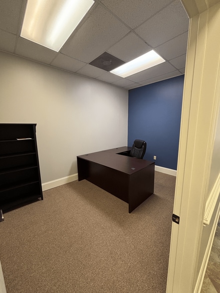 More Photos Of 111 Library Hill Ln, Lexington Storefront Retail Office For Lease