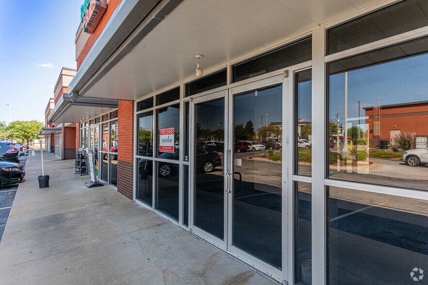 More Photos Of 4500 W Walnut St, Rogers Department Store For Lease