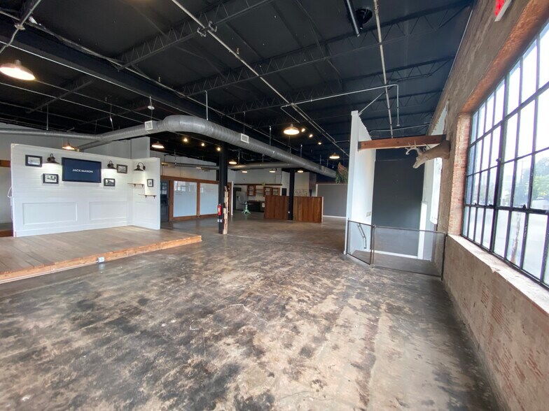 More Photos Of 3030 Canton St, Dallas Flex For Sale