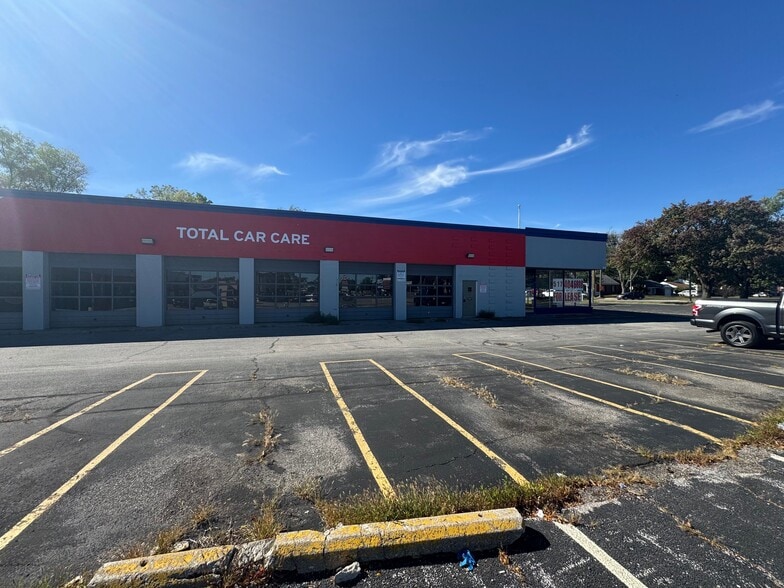 More Photos Of 2779 W Central Ave, Toledo Auto Repair For Lease