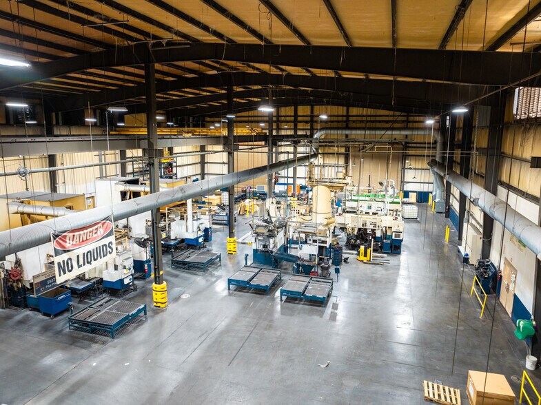 More Photos Of 9533 Commission Dr, Mascot Manufacturing For Lease