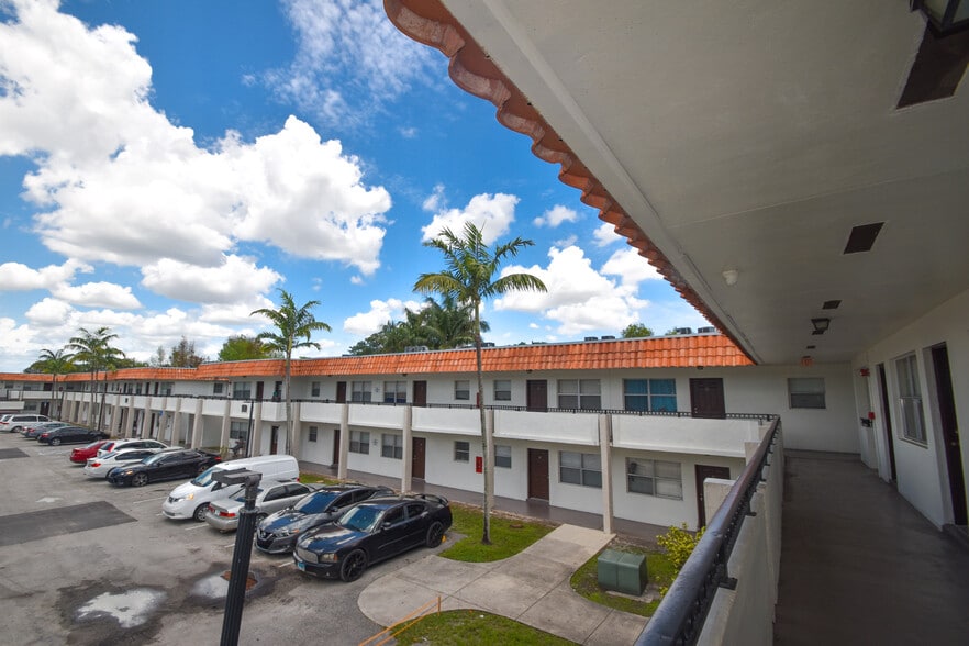 More Photos Of 400 NW 65th Ave, Margate Apartments For Sale