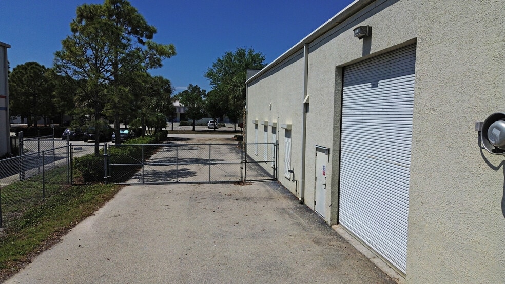 More Photos Of 5811 Corporation Cir, Fort Myers Warehouse For Sale