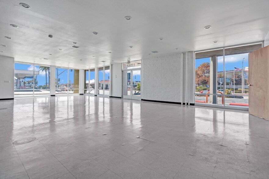 More Photos Of 11546-11552 Colima Rd, Whittier Unknown For Lease