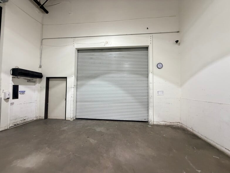 More Photos Of 3975 Landmark St, Culver City Warehouse For Lease