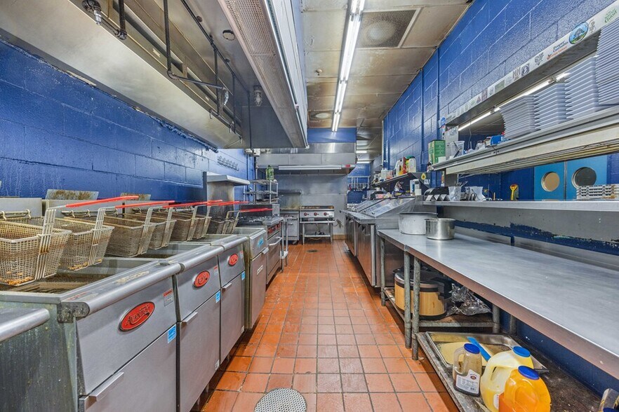 More Photos Of 1405 Gornto Rd, Valdosta Restaurant For Sale