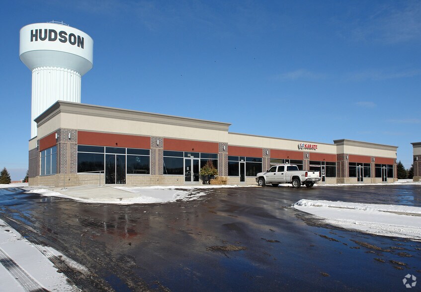 More Photos Of 904-944 Carmichael Rd, Hudson Storefront For Lease