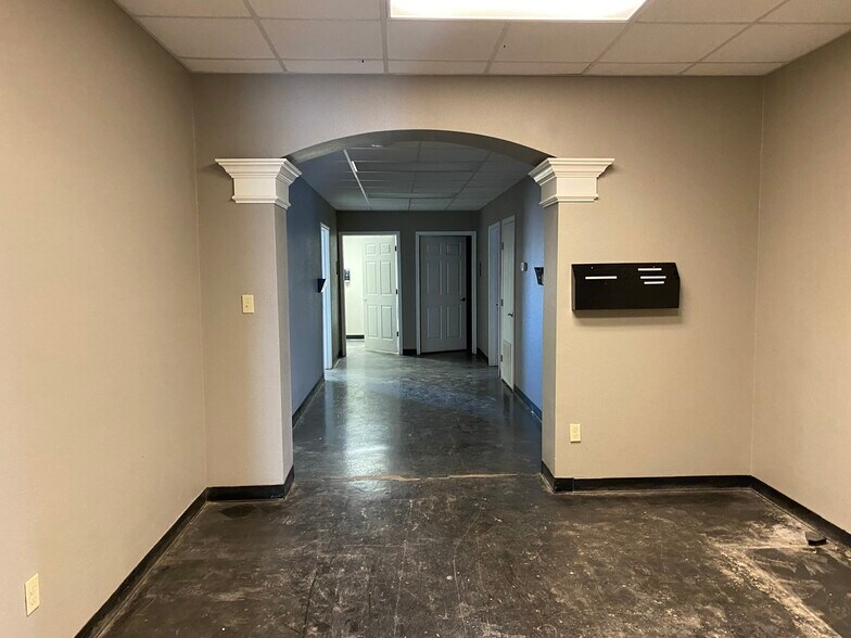 More Photos Of 1010 S Meadow Ave, Odessa Warehouse For Sale
