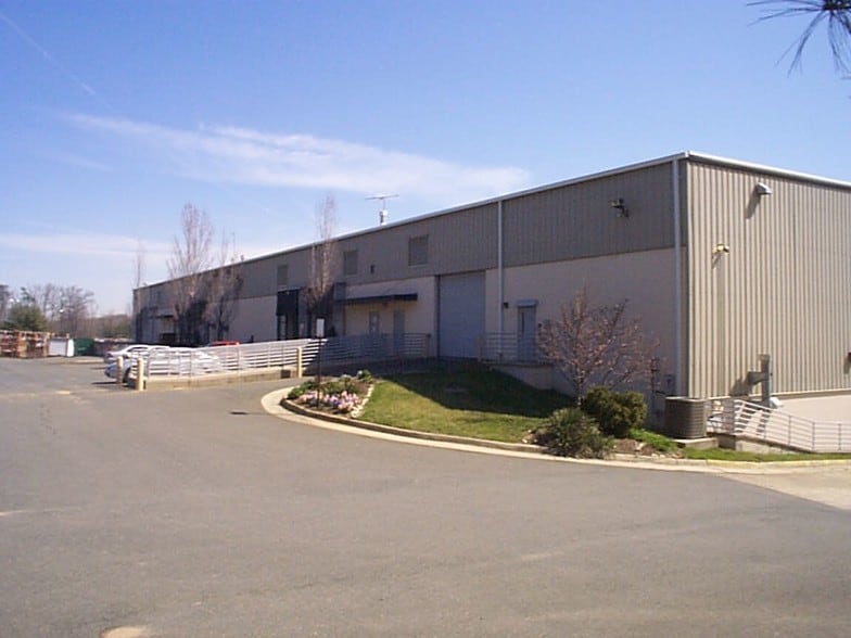 More Photos Of 8308 Cinder Bed Rd, Lorton Warehouse For Lease