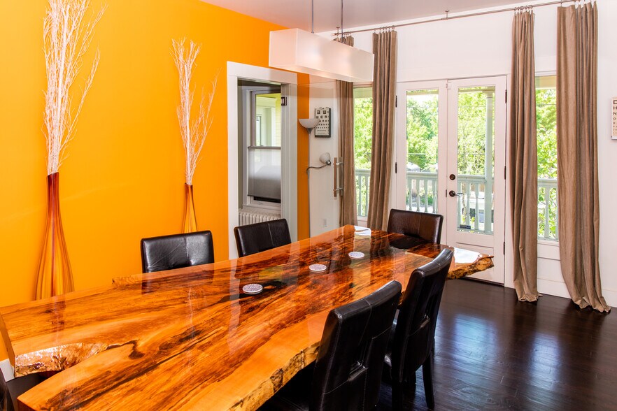 More Photos Of 2753 S Washington St, Seattle Office For Sale