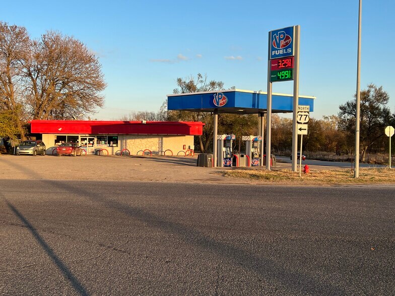 More Photos Of 524 S Main St, Newkirk Service Station For Sale