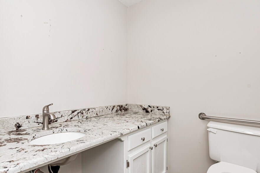 More Photos Of 7423 Picardy Ave, Baton Rouge Medical For Lease
