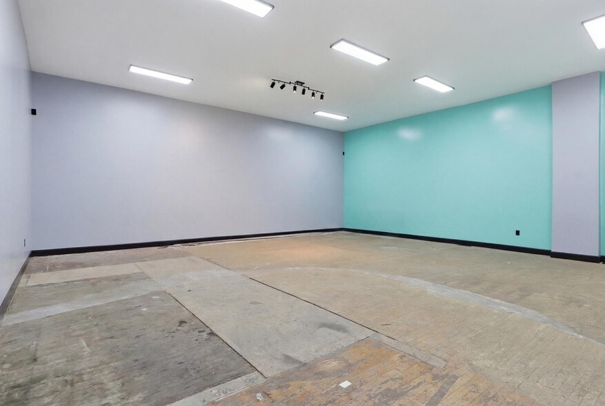 More Photos Of 805 E Prospect St, York General Retail For Sale