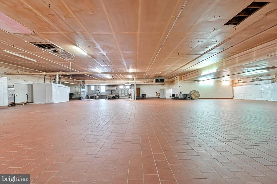More Photos Of 13 N East Blvd, Vineland Flex For Lease