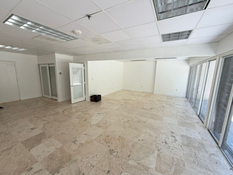 More Photos Of 520 Brickell Key Dr, Miami Apartments For Lease