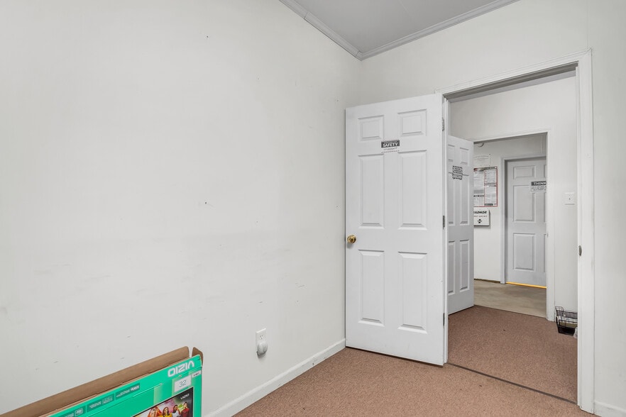More Photos Of 1565 Kisker Rd, Saint Charles Office For Sale