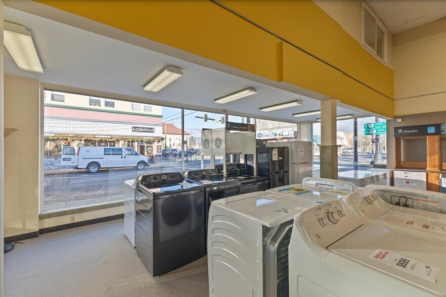 More Photos Of 301 Main Ave, Tillamook General Retail For Sale