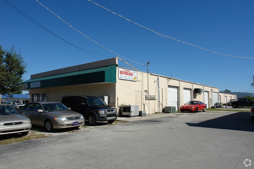More Photos Of 464-494 SE Monterey Rd, Stuart General Retail For Lease