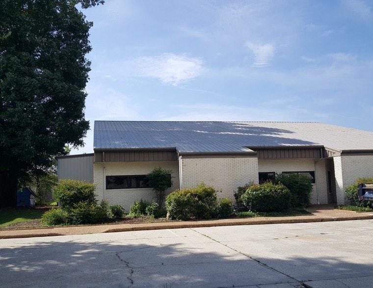More Photos Of 724 City Center Blvd, Newport News Warehouse For Lease