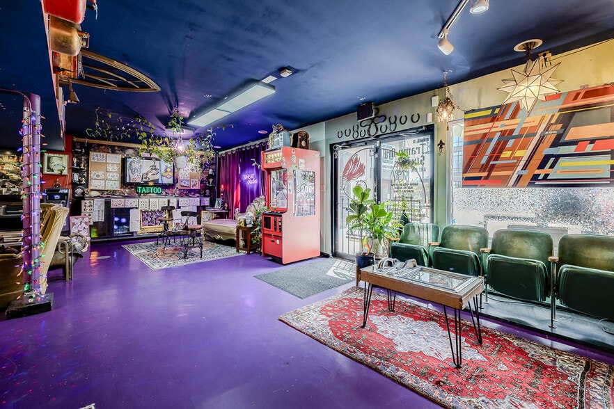 More Photos Of 302 W Victory Dr, Savannah Freestanding For Sale