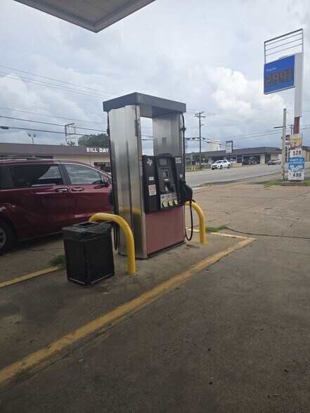 More Photos Of 1811 S Broadway Ave, Tyler Convenience Store For Sale