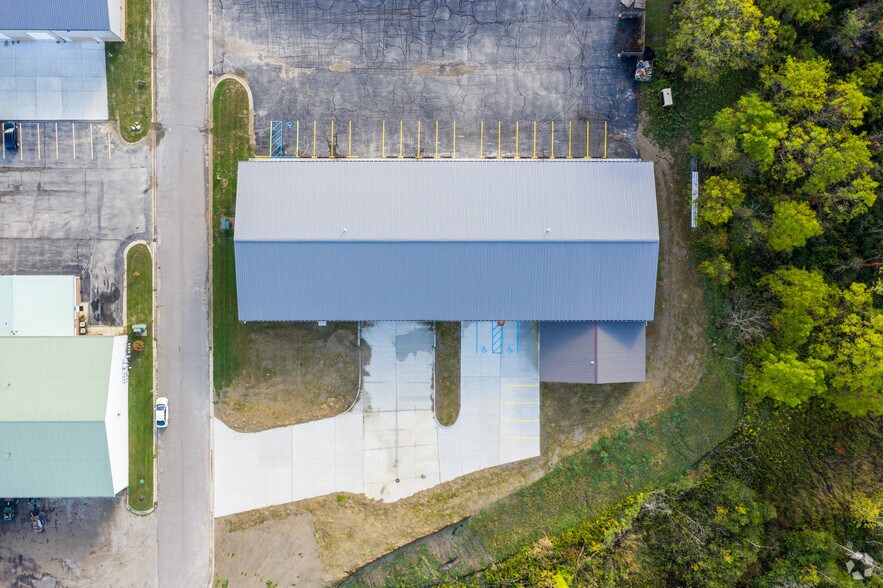 More Photos Of 11220-11230 Lemen Rd, Whitmore Lake Warehouse For Lease