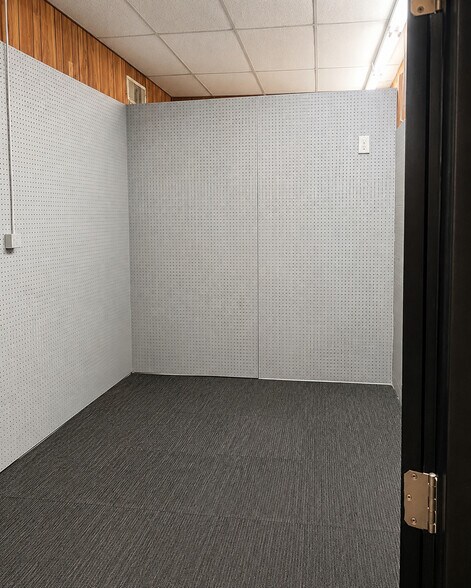 More Photos Of 1 E Montgomery Cross Rd, Savannah Storefront Retail Office For Lease