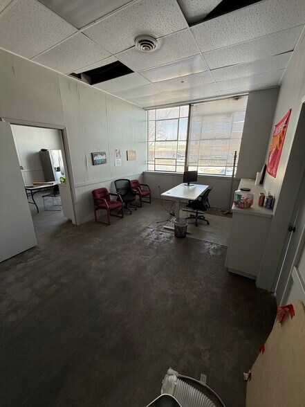More Photos Of 220 E 14th Ave, North Kansas City Distribution For Lease