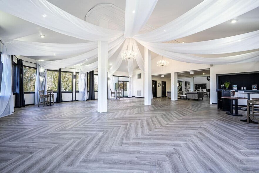 More Photos Of 533 Liberty Valley Rd, Danville Restaurant For Sale