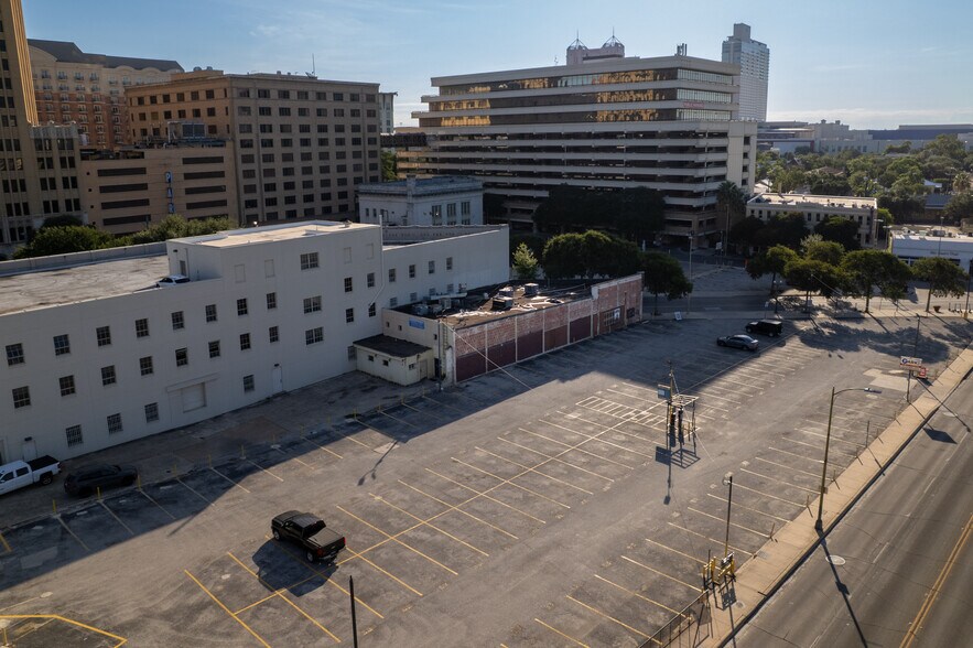 More Photos Of 425-427 S Saint Marys St, San Antonio Storefront Retail Office For Sale