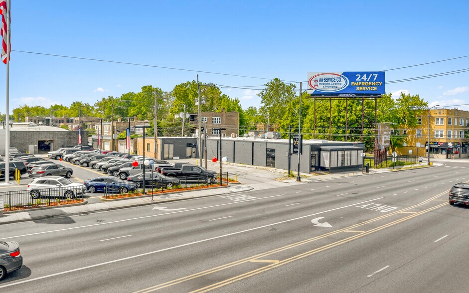 More Photos Of 2415 W Peterson Ave, Chicago Restaurant For Lease