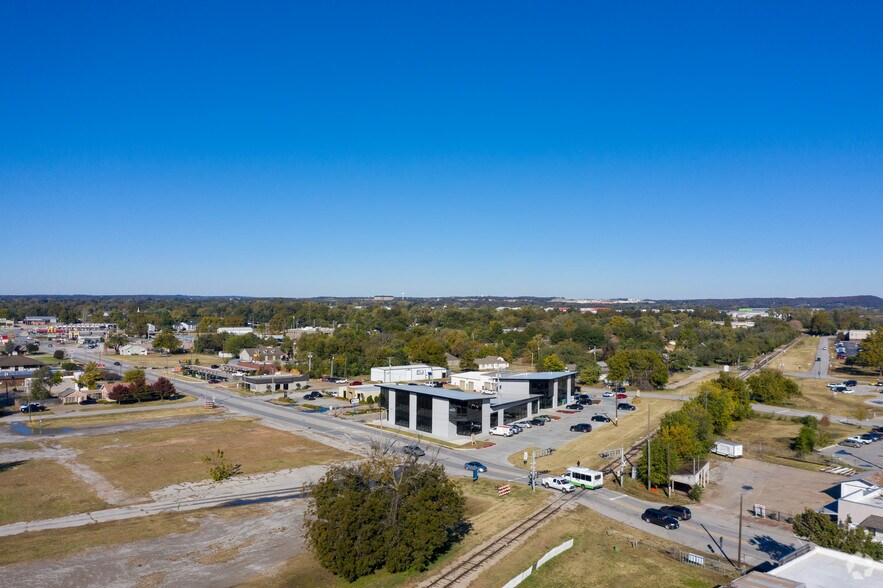 More Photos Of 201-203 W Main St, Jenks Office For Lease