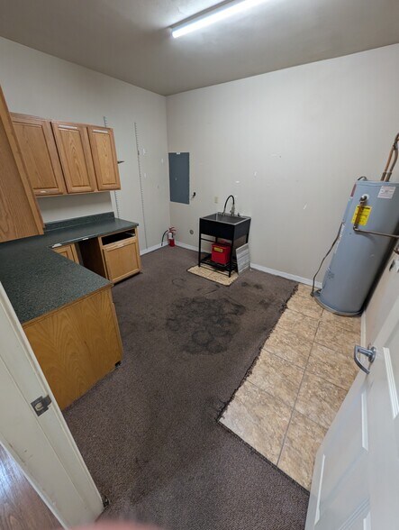Primary Photo Of 3401-3451 N Butler Ave, Farmington Medical For Lease