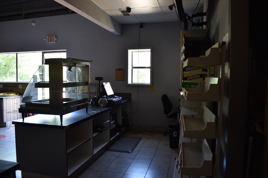 More Photos Of 116 S Arkansas Ave, Bloomburg Convenience Store For Sale