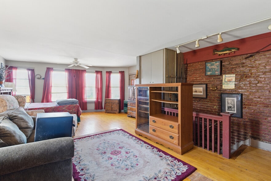 More Photos Of 1880 House Bed & Breakfast, Pulaski Hotel For Sale