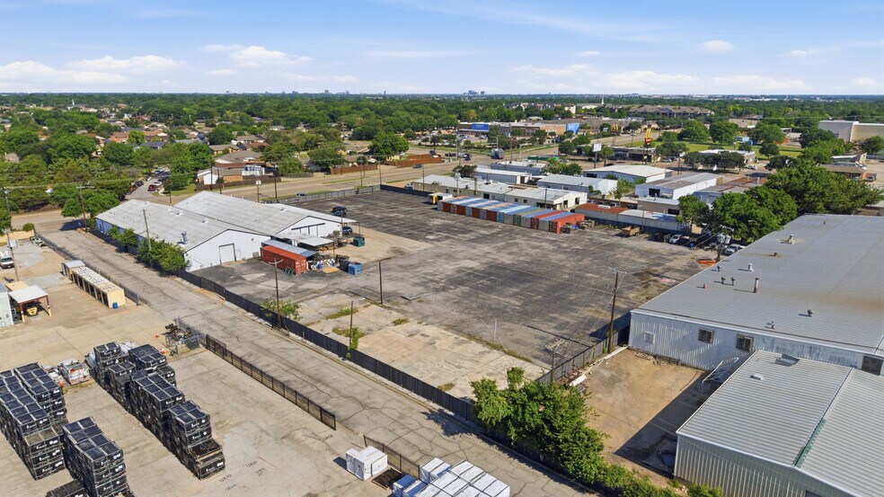 More Photos Of 1824 N 1st St, Garland Warehouse For Lease