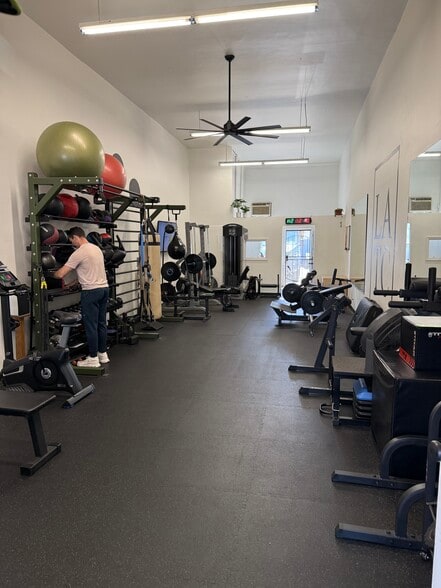 More Photos Of 10590 1/2 W Pico Blvd, Los Angeles Storefront For Lease