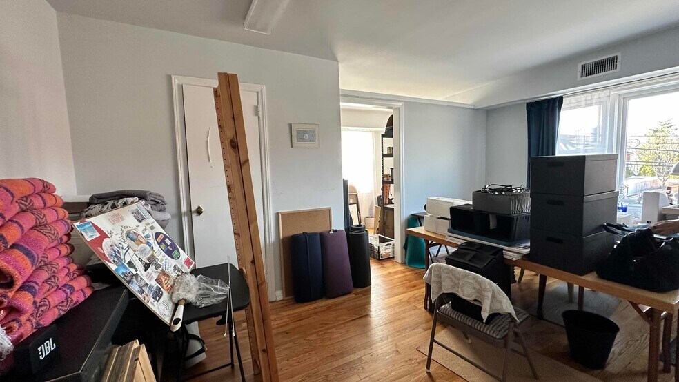 More Photos Of 501-509 Hicksville Rd, Massapequa Loft Creative Space For Lease