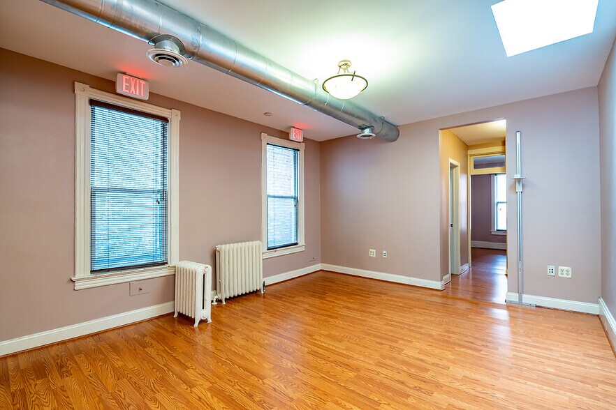 More Photos Of 1715 N St NW, Washington Office For Lease