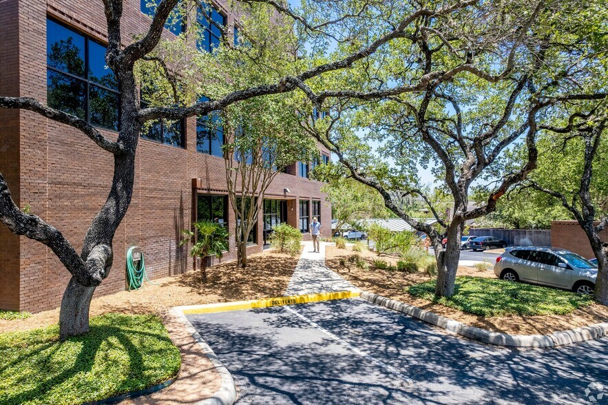 More Photos Of 500 N Loop 1604 E, San Antonio Office For Lease