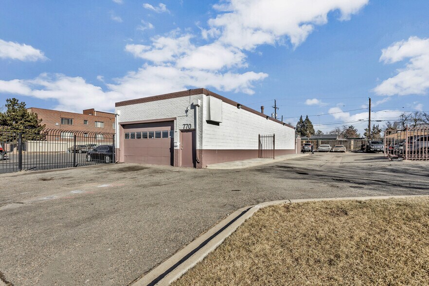 Primary Photo Of 770 Dayton St, Aurora Flex For Lease