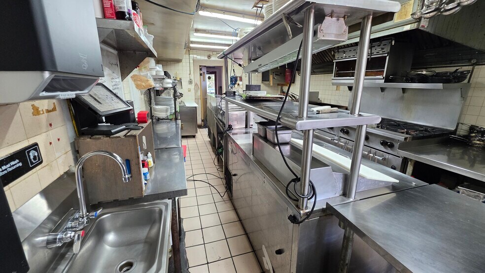 More Photos Of 310 E Tarpon Ave, Tarpon Springs Storefront Retail Residential For Sale
