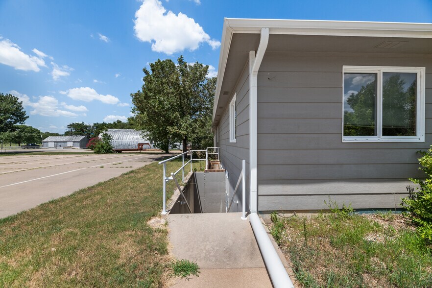 More Photos Of 106 Shadybrook Dr, Cheney Office For Sale